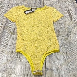NWT TOP Chic Yellow Floral Sheer Lace Cap Sleeve Bodysuit SMALL